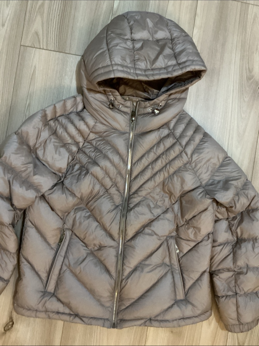 Michael Kors Packable Metallic Taupe L Hooded Chevron Puffer Jacket